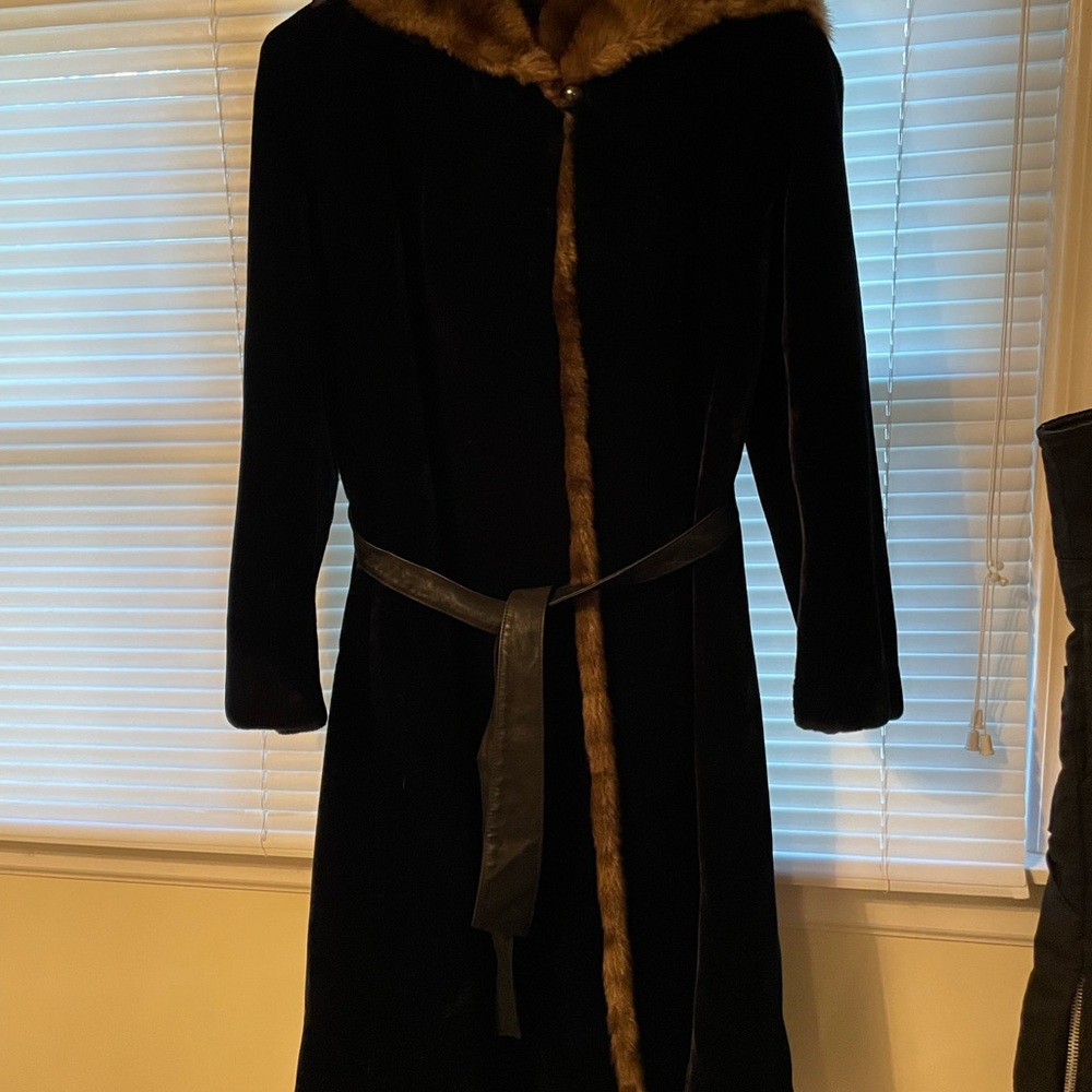 Vintage Borgazia fur coat. Size m-L. Coat is very heavy and has a hood.